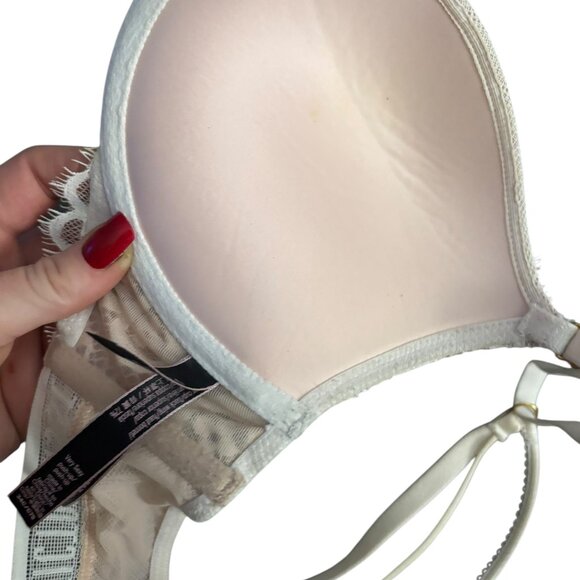 Romantic Victoria's Secret Cream and White Lace Push-Up Bra with Underwire - Picture 3 of 11